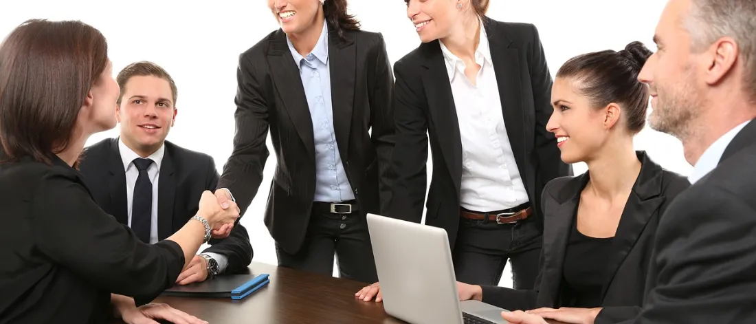 people, business, meeting, business meeting — E-E-A-T: Google İçeriğin Güvenilirliğini Nasıl Ölçüyor?