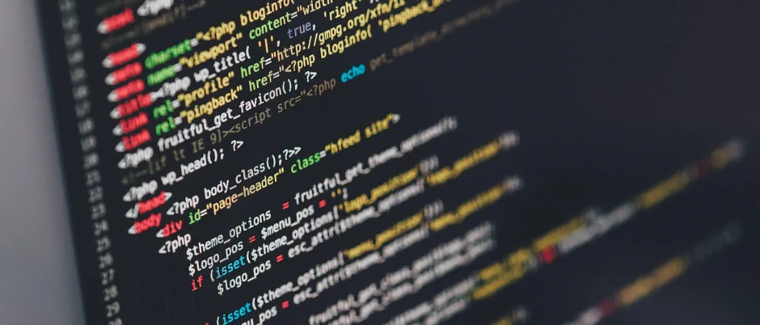 code, coding, computer, data — Expo ile Mobil Geliştirme: Bulut Derleme mi, Yerel Derleme mi?