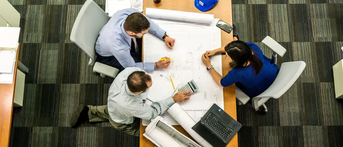 meeting, business, architect, office — Yazılım Projeleri Neden Başarısız Olur? Beş Gerçek Sebep