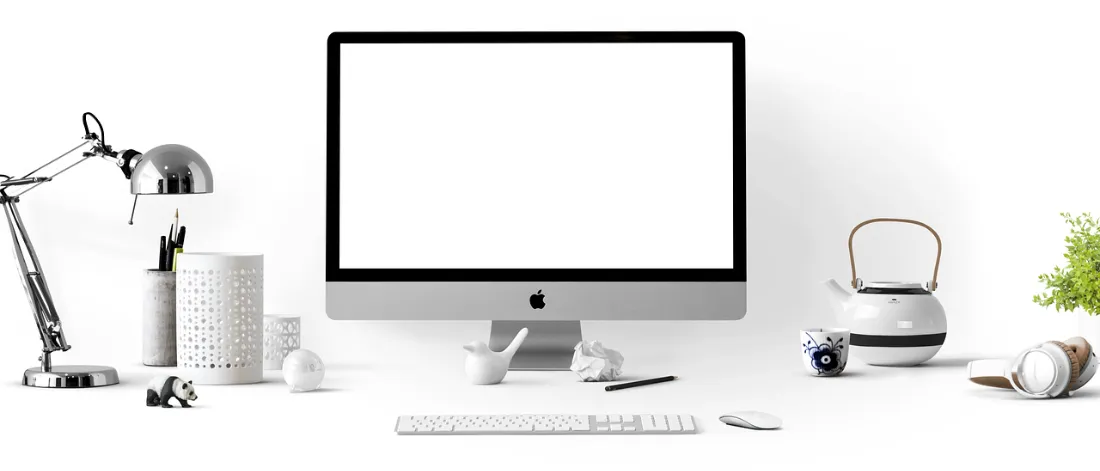 apple, computer, desk, workspace — Mobil Uyumluluk: Küçültmek Yeterli Değil