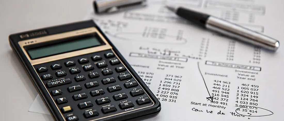 calculator, calculation, insurance, finance — Yapay Zekâ Maliyetini Kontrol Etmek: Token Ekonomisi