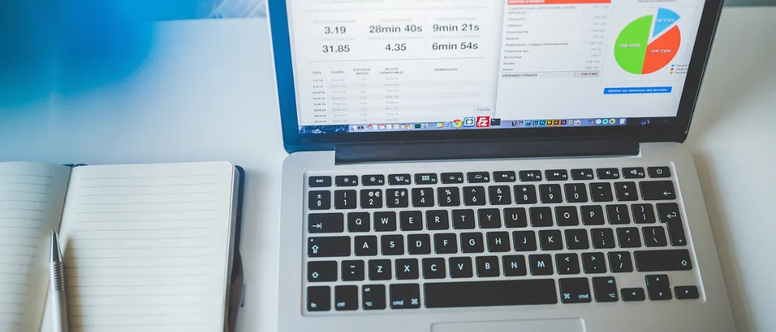 laptop, notebook, business, charts — Talep Tahmini: Yapay Zekâ Ne Zaman Gerçekten Yardımcı Olur?